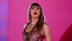 Para barrar o uso de sua imagem e voz em conteúdos gerados por IA, Taylor Swift move ação judicial.