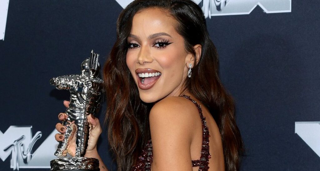 Anitta Premio Multishow com Trofeu Vanguarda