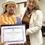 Cantor Geraldo Azevedo recebe titulo de cidadao sergipano das maos da deputada Kitty Lima