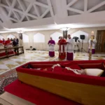 Vaticano divulga as primeiras imagens do Papa Francisco no caixao