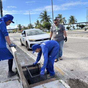 Ecobueiros e ecobarreiras se consolidam como solucoes sustentaveis para a manutencao da rede de drenagem da capital
