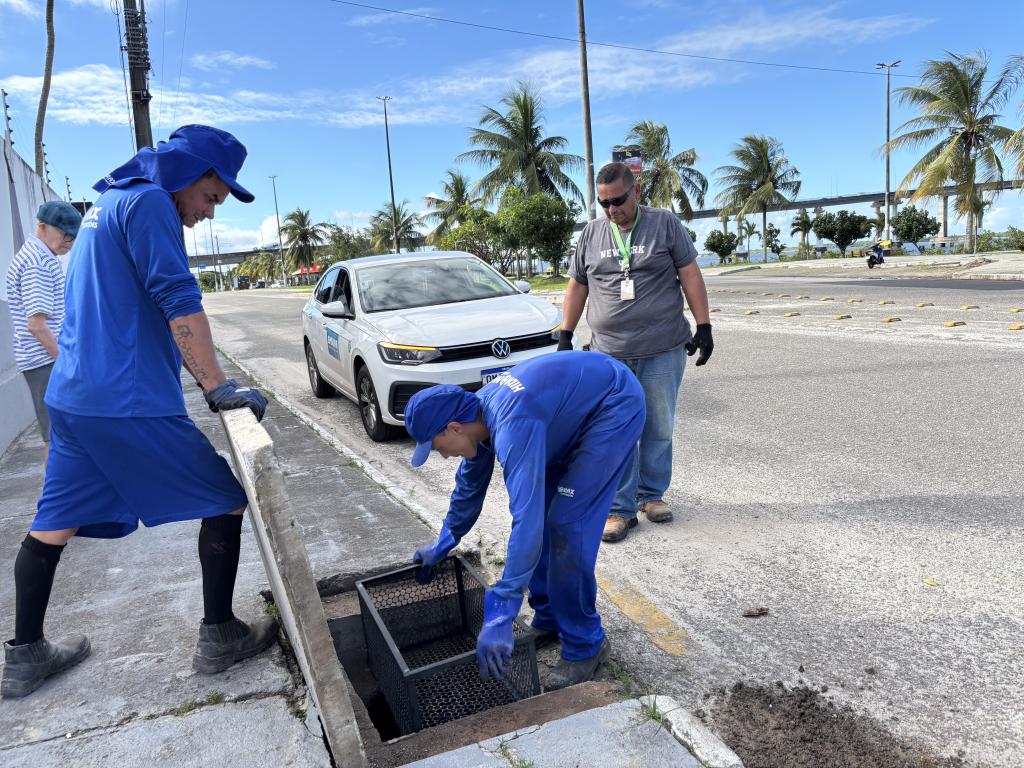 Ecobueiros e ecobarreiras se consolidam como solucoes sustentaveis para a manutencao da rede de drenagem da capital