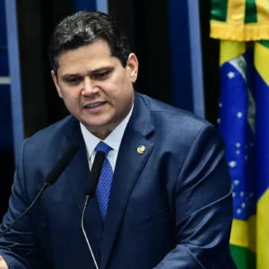 Congresso não admite ingerência em Poderes do Brasil, diz Alcolumbre