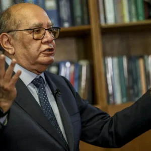 Gilmar Mendes defende Moraes e diz que STF seguirá firme
