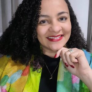 Escritora Izabel Nascimento lanca o livro Monumentos da Cultura Sergipana no Dia do Folclore