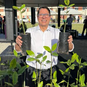 Vice prefeito Ricardo Marques participa de plantio de mudas de mangue e celebra inicio da recuperacao ambiental em Aracaju