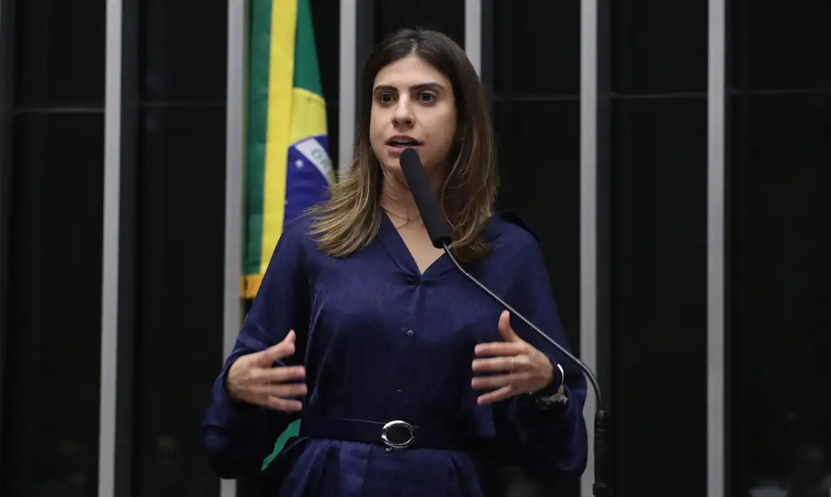 Camila Jara fica fora da lista de deputados denunciados após confusão com Nikolas Ferreira - Imagem do artigo original