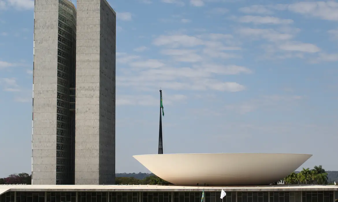 Hugo Motta agenda reunião com líderes na terça-feira para definir próximas votações na Câmara - Imagem do artigo original