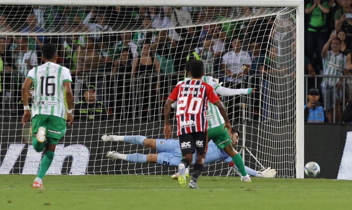Defesa de Rafael segura empate do São Paulo com o Atlético Nacional na Libertadores - Imagem do artigo original