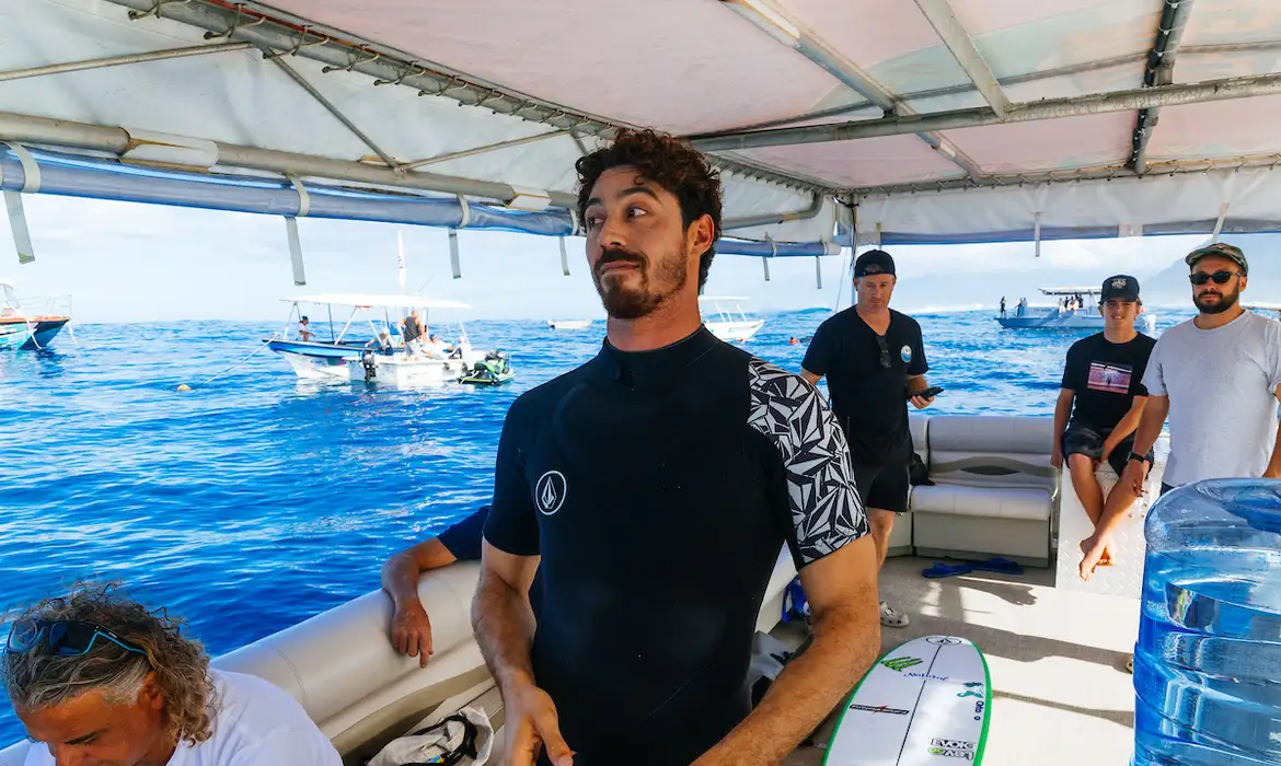 Yago Dora assegura liderança mundial e vai direto à decisão do WSL Finals - Imagem do artigo original