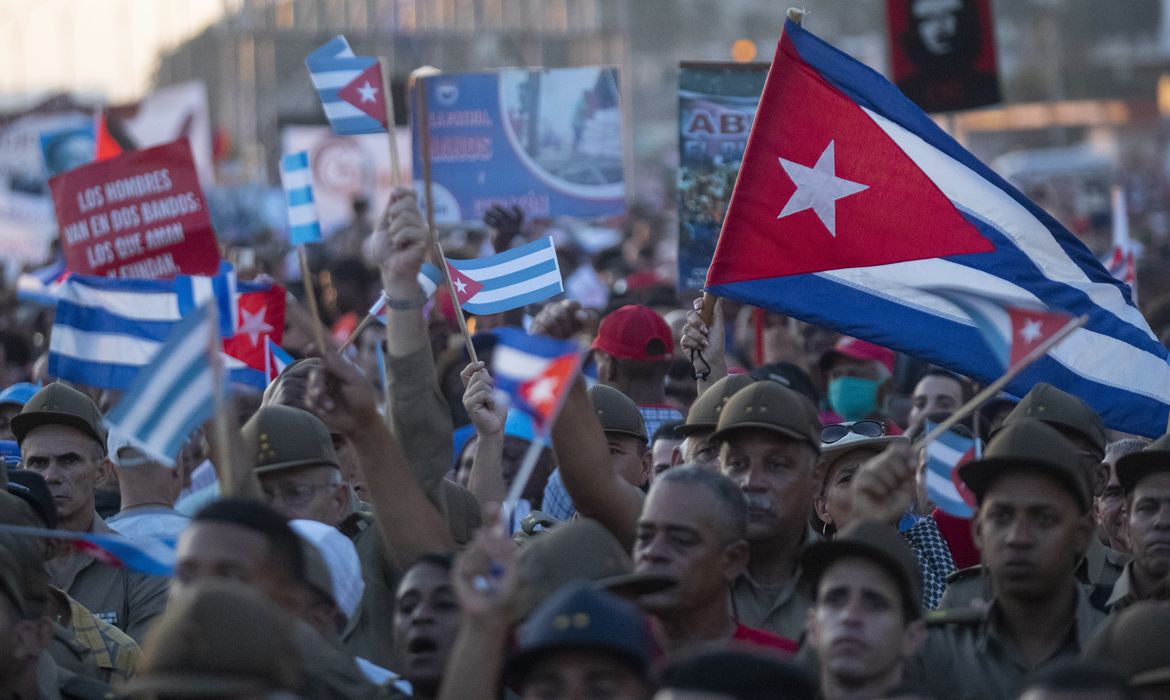 EUA revogam vistos de envolvidos em cooperação médica cubana; medida visa isolar Havana, avalia analista - Imagem do artigo original