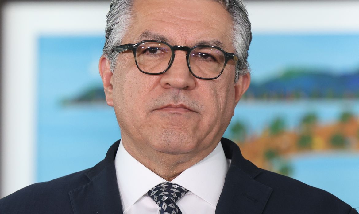 Padilha critica sanção dos EUA contra brasileiros do Mais Médicos e chama Trump de “inimigo da saúde” - Imagem do artigo original