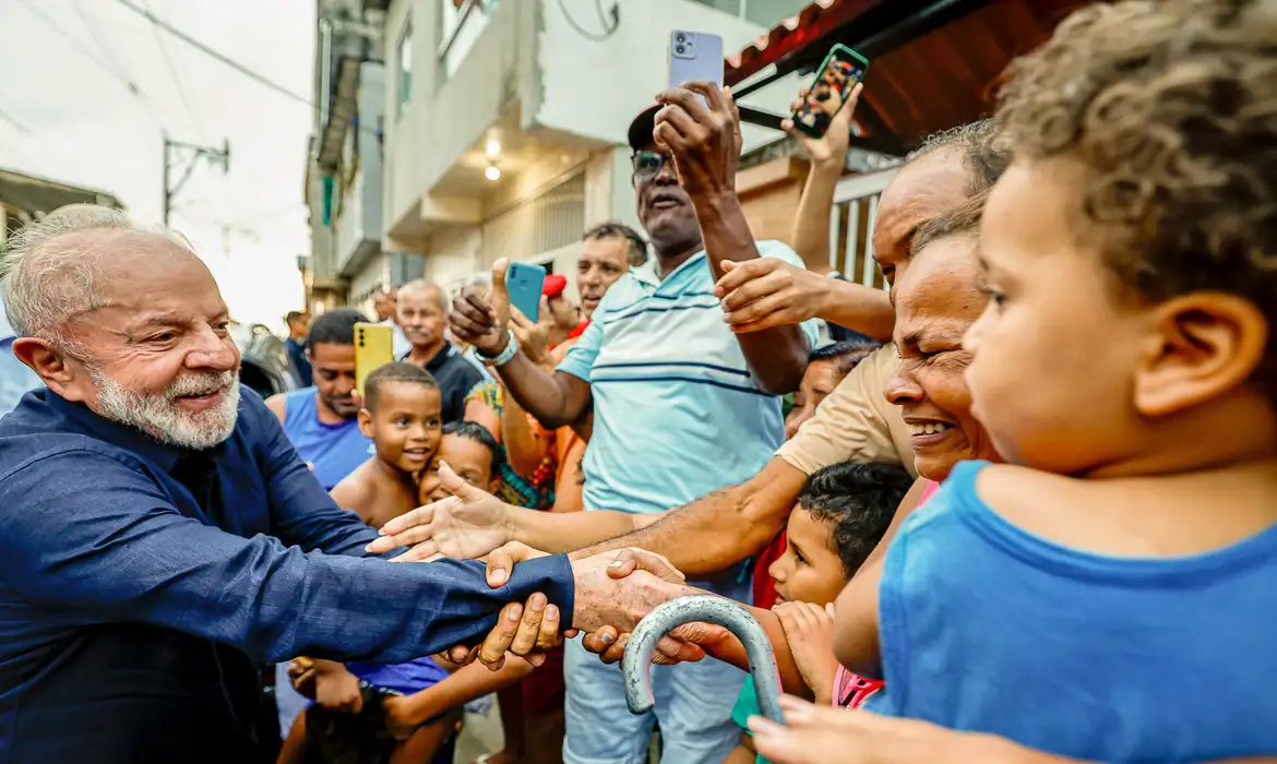 Lula entrega 599 títulos de terra a moradores de Brasília Teimosa, no Recife - Imagem do artigo original