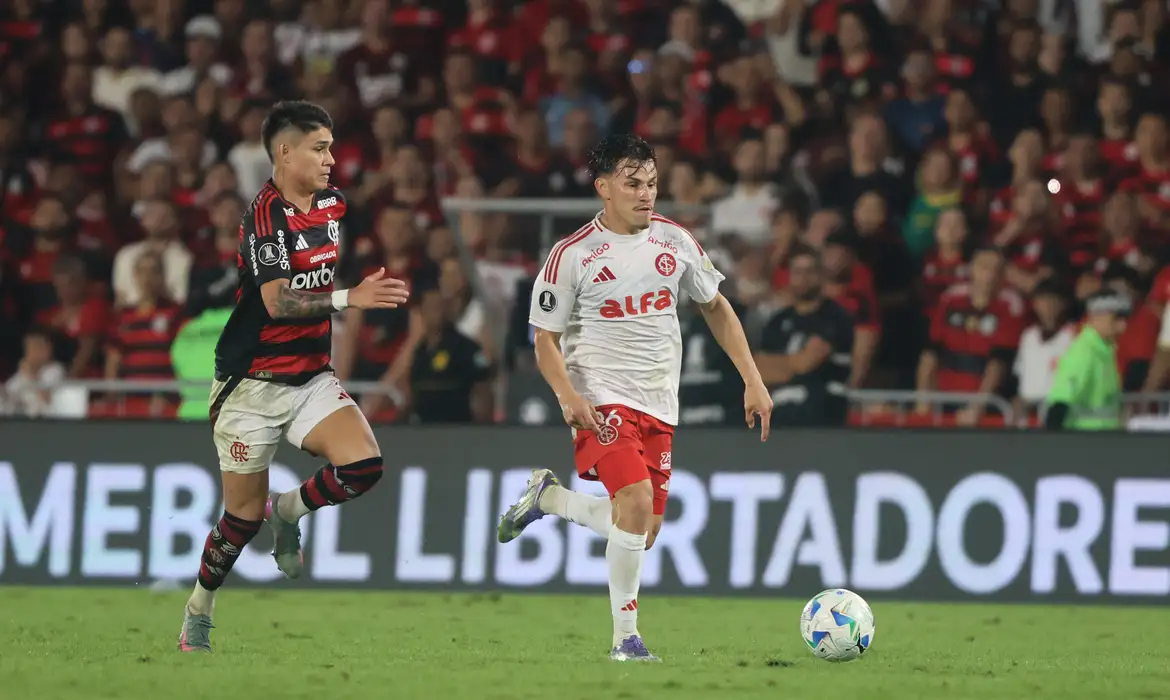 Internacional e Flamengo se enfrentam pelo Brasileiro antes da volta da Libertadores - Imagem do artigo original