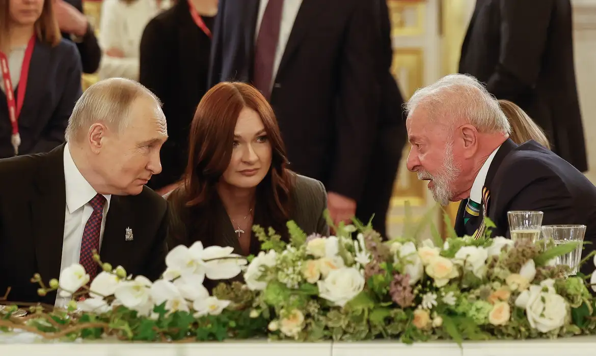 Putin telefona a Lula e descreve como “positivo” encontro com Trump - Imagem do artigo original