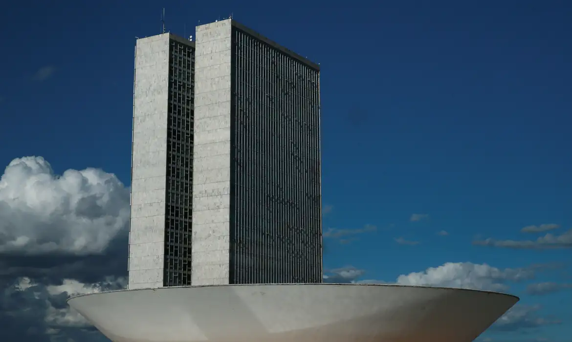 Projeto que regula redes sociais para menores volta à pauta da Câmara - Imagem do artigo original