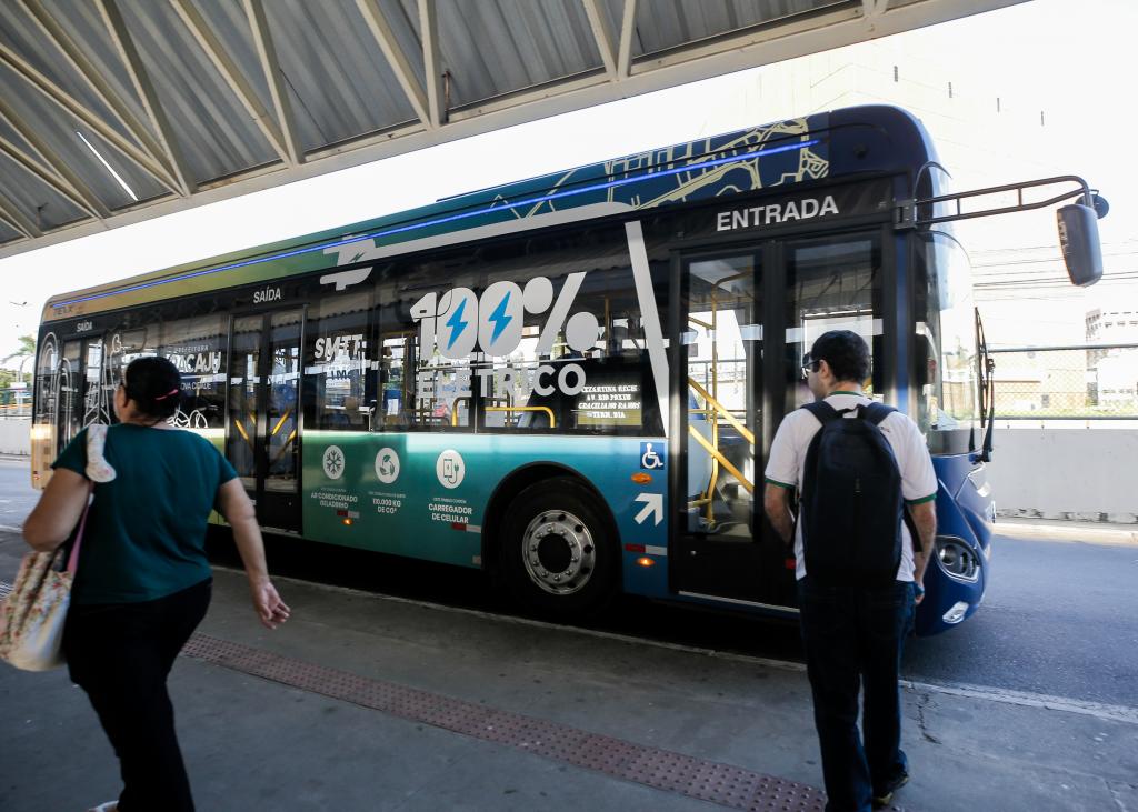 Onibus letrico Karla Tavares SecomPMA