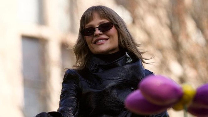No Macys Thanksgiving Day Parade em Nova York Luisa Sonza faz apresentacao especial