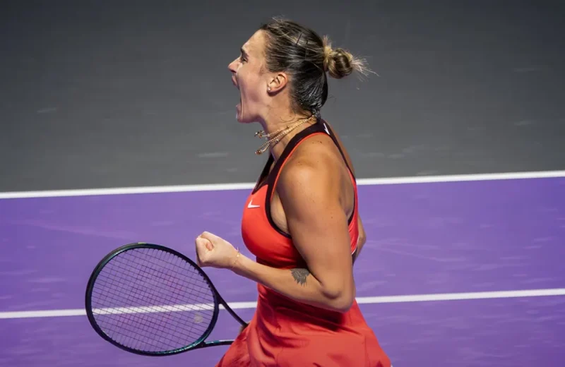 Sabalenka bate Gauff e avança em primeiro às semifinais do WTA Finals