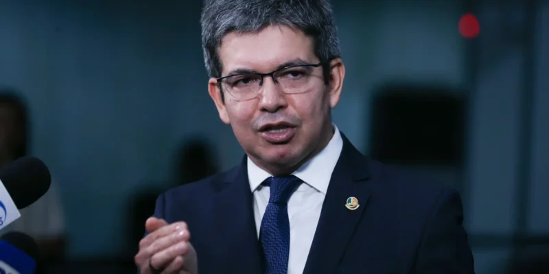 Randolfe afirma que chamar facções de terroristas não resolve crime organizado