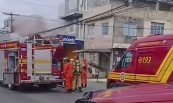 Residência é atingida por incêndio no bairro Santos Dumont, em Aracaju
