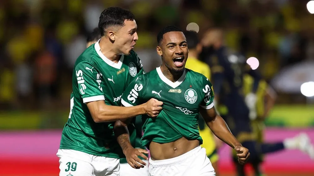 Jornal espanhol chama Allan de “diamante” e destaca ascensão do meia do Palmeiras