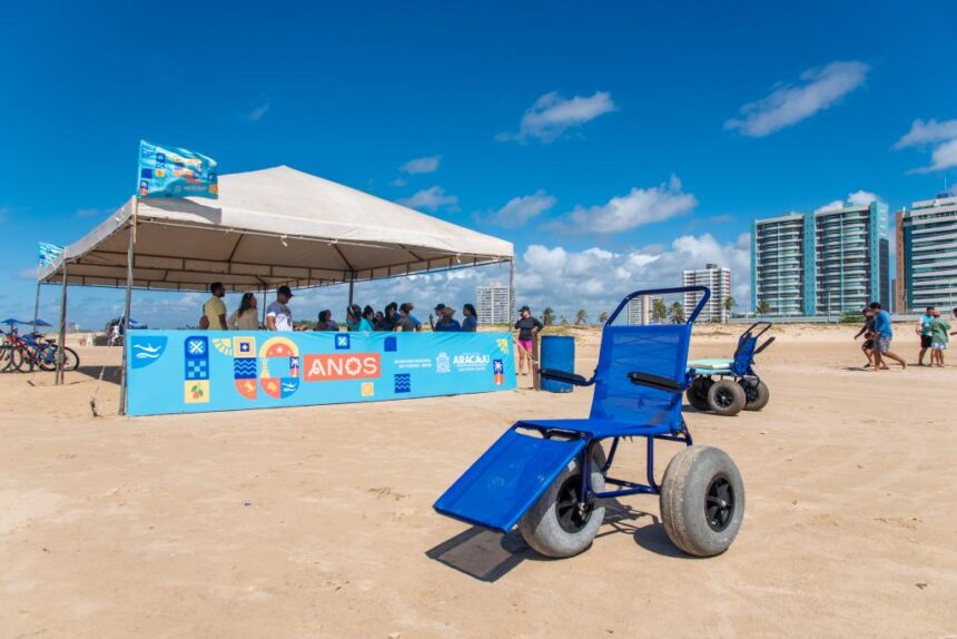 Cadeiras anfibias que permitem a experiencia de acessar o mar com seguranca