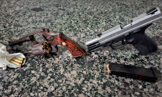 Confronto policial deixa dois suspeitos feridos e armas apreendidas foto bprp