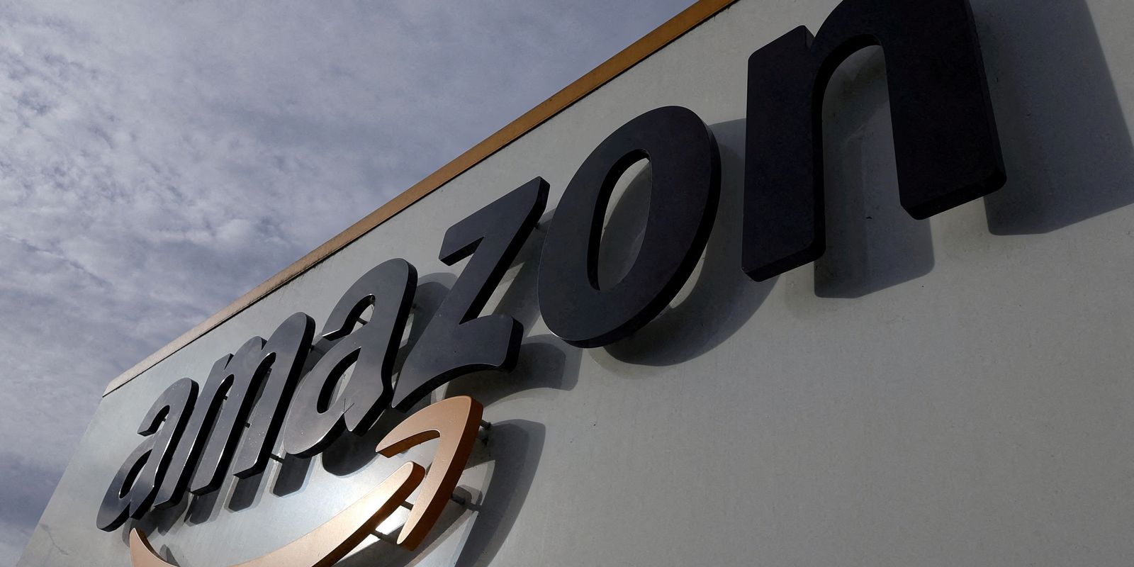 2025 10 28t111009z 1 lynxmpel9r0j5 rtroptp 4 usa holiday shopping amazon hiring