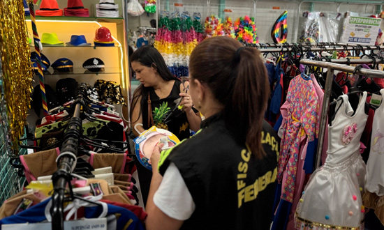 ITPS intensifica fiscalizacao de produtos carnavalescos em Sergipe foto gabriel ribeiro