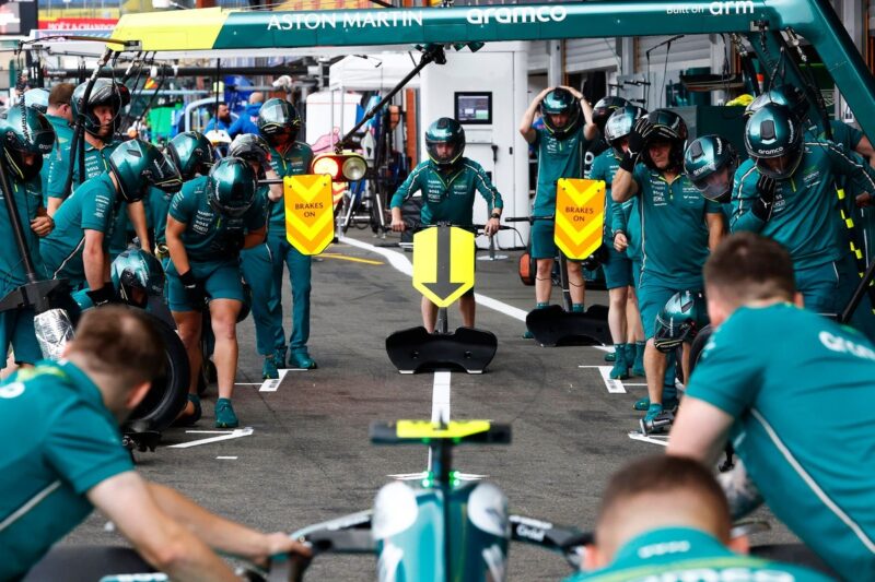 aston martin f1 team pit stop