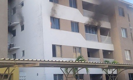 incendio apartamento barra coqueiros foto2 corpo bombeiros 040226