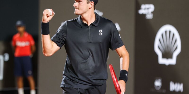 joao fonseca vence thiago monteiro em duelo brasileiro pelo rio open
