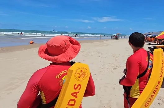 principio afogamento praia foto corpo bombeiros 170226