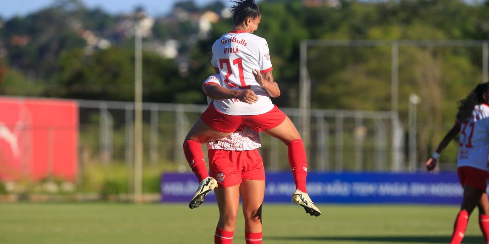 red bull feminino 1