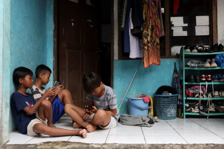 2026 03 28t052815z 2000653283 rc2fdkatea64 rtrmadp 3 indonesia socialmedia