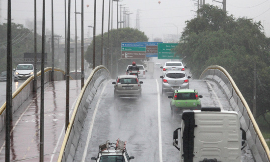Aviso meteorologico e renovado com alerta para chuvas moderadas a intensas em todo o estado foto arthuro paganini