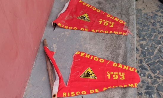 Bandeiras que indicam risco de afogamento sao vandalizadas em Aracaju foto corpo de bombeiros