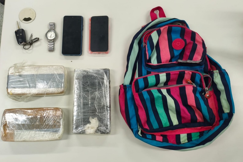 PM apreende mais de 3 kg de drogas dentro de veículo em Aracaju