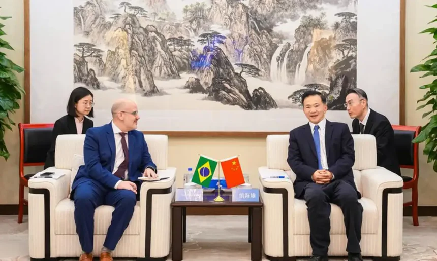 ebc firma parceria inedita com china media group