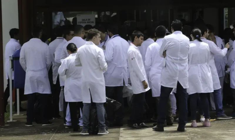 Concurso para área médica de hospitais universitários terá prova objetiva no domingo