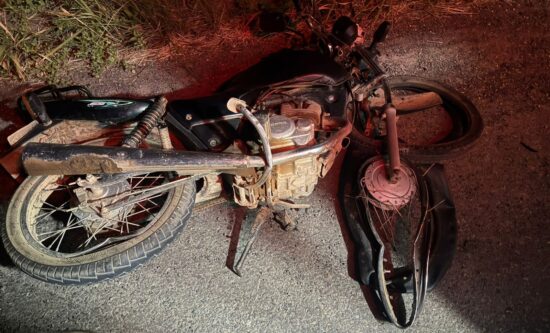 Motociclista fica ferido após bater em mureta de ponte na SE-270