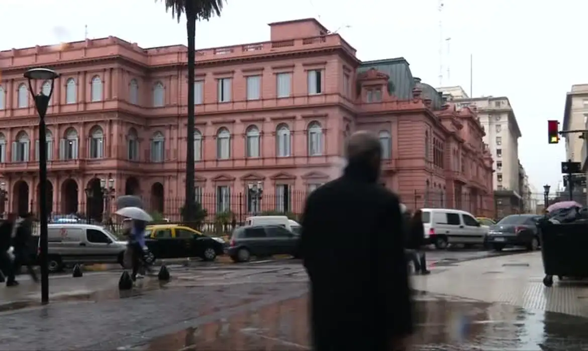 2018 05 08t191132z 1 lva0038f0f60z rtrwnev e 2186 argentina peso
