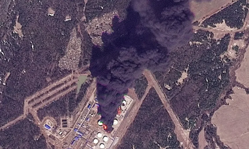 Drones ucranianos atingem refinaria da Lukoil perto de Perm, diz SBU