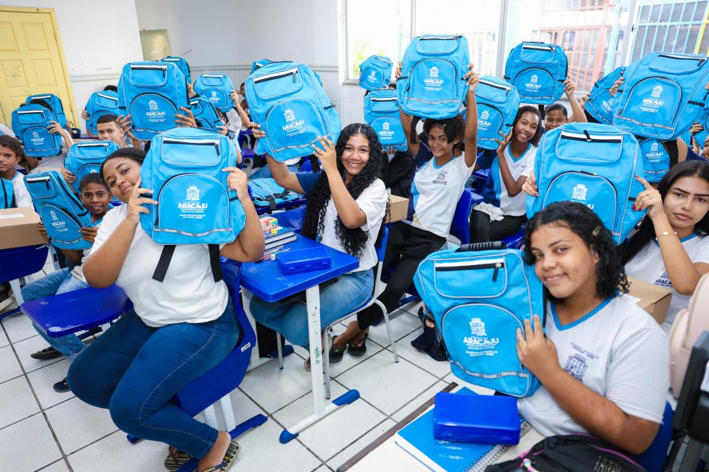 Alem de atender as necessidades do dia a dia escolar os itens tambem tem contribuido para reduzir custos para as familias e estimular o interesse dos estudantes pelas atividades em sala de aula