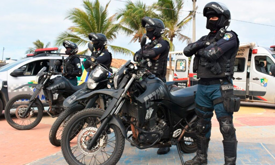 Getam prende homem com mandado em Aracaju durante patrulhamento por consumo de álcool e drogas