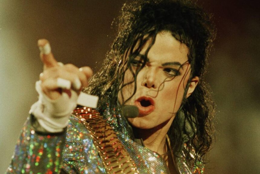 Michael Jackson faz o Rei do Pop 1