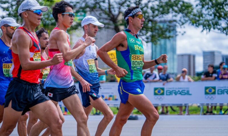 caio bonfim e equipe feminina conquistam bronze no mundial de marcha01
