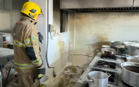 Bombeiros encerram princípio de incêndio em restaurante de posto em Nossa Senhora da Glória