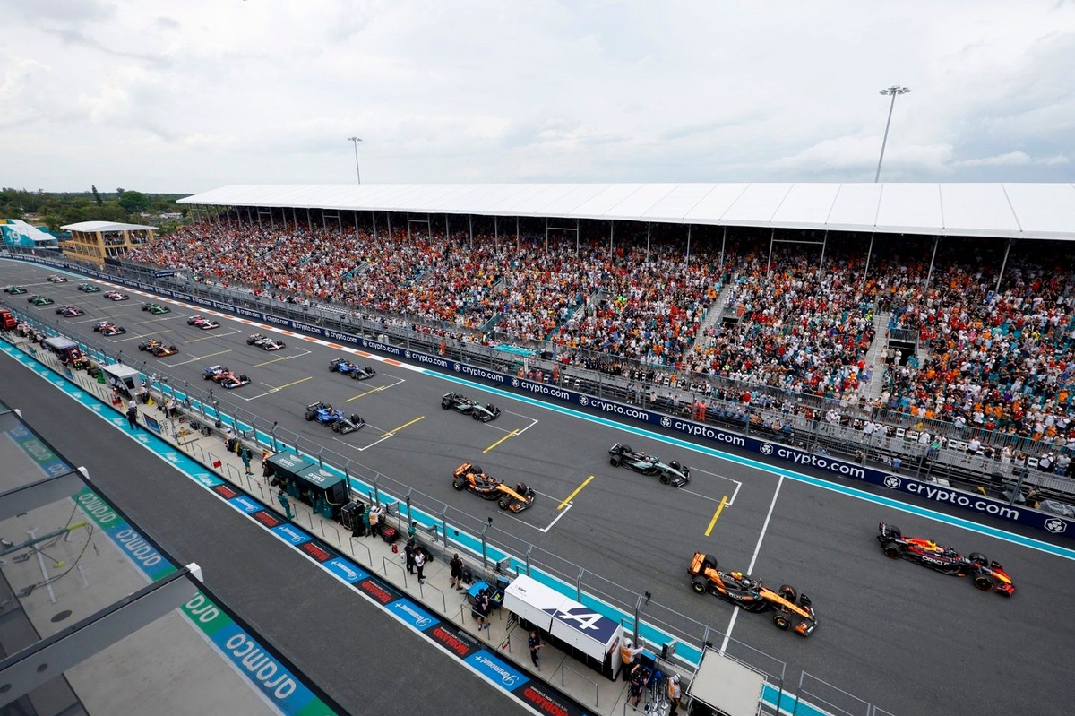 lando norris mclaren max verst 2